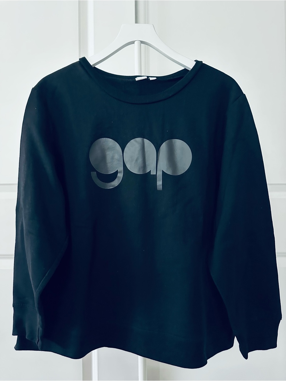 Women’s GAP Black Crewneck Sweatshirt with Subtle Logo Size XXL